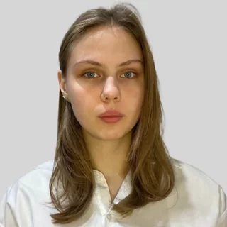 Карина Владимировна Б., Программирование для самых маленьких, Разработка игр на C++, Разработка игр на Scratch, Программирование игр на Python, Minecraft: введение в искусственный интеллект, Создание игр в Roblox Studio, Min