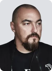 Сергей Шанович, Основатель и художественный руководитель студии SHANDESIGN. Известный российский продюсер, режиссер, дизайнер