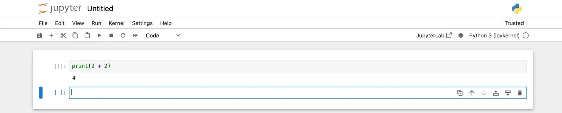 Первая ячейка в Jupyter Notebook: print(2 + 2) выполнен через Shift+Enter, вывод 4